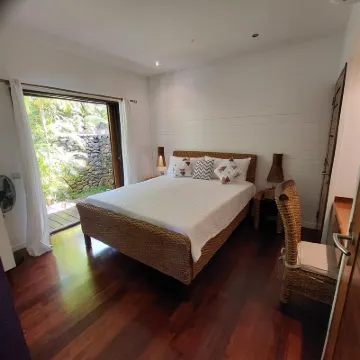Stunning ocean views in completely renovated villa just 5 minutes from the beach