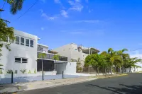 Luxury 1 bed Apartment 9. Steps from the beach! Hotels in Ocean Park