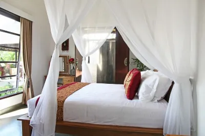 Villa Tri Murti, Lovina beach villa with private swimming pool at - up to 10 people Hotels in Thyrite