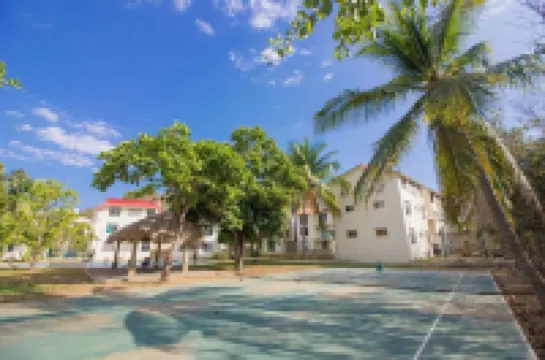 Centrally located pet friendly condo with pool - walk to everything!