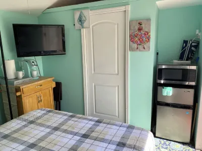 Tiny homes Miami Hotels near Sandspur Island
