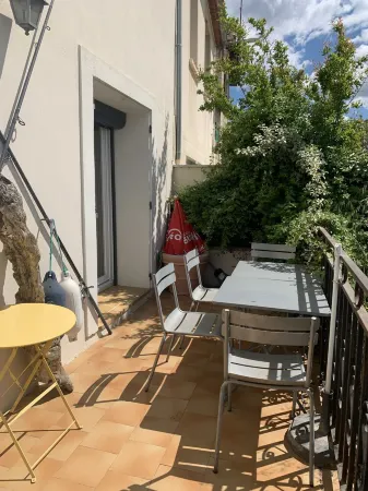 Waterfront house facing the medieval town of AIGUES-MORTES.