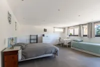 A 10 mn walk from the beach with view on the cap canaille house of 100 m2