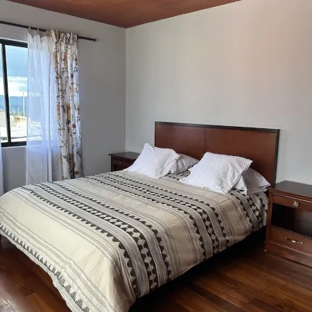 Cozy Apartment, Wood/fireplace, close to City