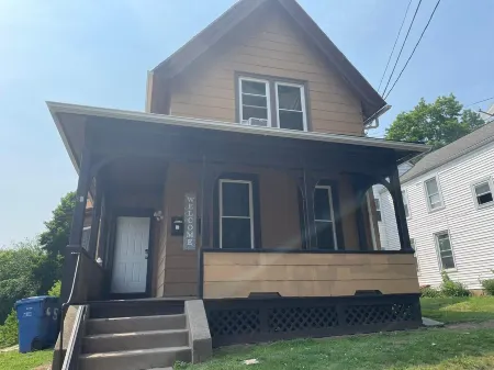 Cozy and stylish apartment in central meriden