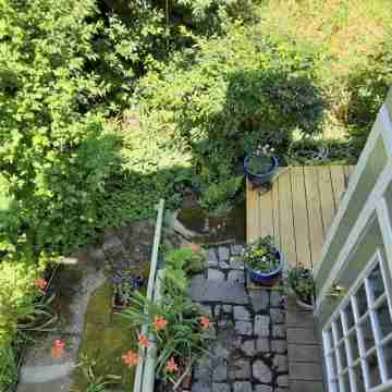 Panoramic view, large deck, ground floor apartment, walk to subway and beach Hotel Exterior