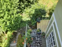 Panoramic view, large deck, ground floor apartment, walk to subway and beach فنادق في 