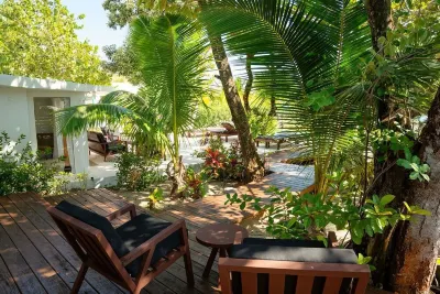 Oceanfront 4 Bedroom Bungalow with Pool and Staff-Belize Gold Standard Approved