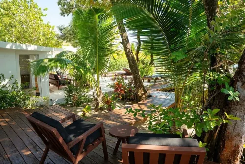 Oceanfront 4 Bedroom Bungalow with Pool and Staff-Belize Gold Standard Approved