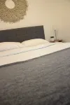 Cozy Boho Guest House w/Patio - 6 min from the beach!