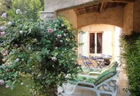 Lovely 2 person studio with terrace and garden in a villa in St Paul de Vence