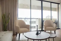 w Modern 3BR w Balcony Near Kennedy Park