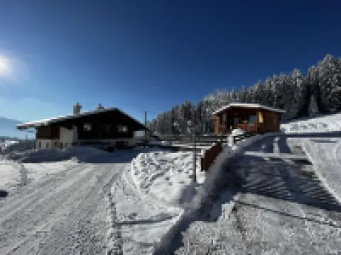 Hut with a view of the Dachstein and direct access to the ski and cross-country slopes.