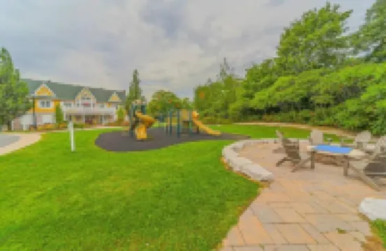 A lovely two-bedroom condo in Carriage Hills sleeps 8 persons