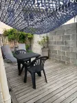 Pretty little house, in a quiet private courtyard 5 minutes from the sea Hotels in Luc-sur-Mer