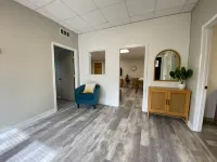 Updated spacious 2 br Flat