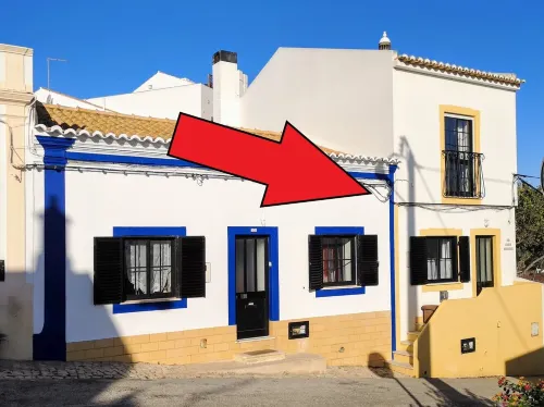 2-storey house with small garden and balcony Hotels in Ferragudo