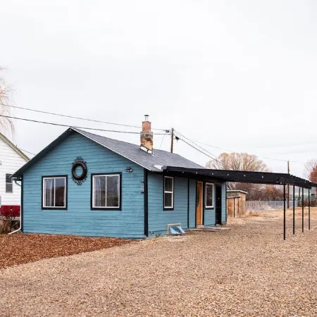 2 bed 1 bath cottage home