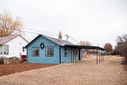 2 bed 1 bath cottage home