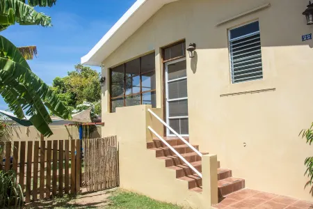 Family time, 5 minute walk from main walkway to restaurants and beach!