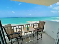 Oceanfront Oasis: Beachfront Gem and Ocean Vistas