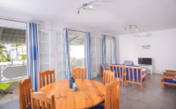 Porcelaine: Stylish apartment with seaview from its balcony