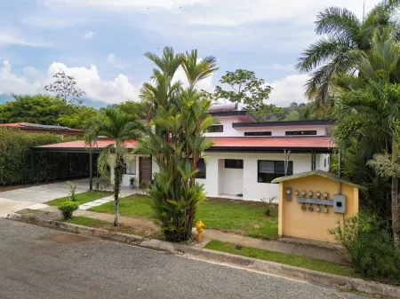 NEW Luxury Home WALK to Best Beach in Uvita- Playa Colonia