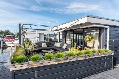 Unieke en Moderne Water Villa in de Buurt van Schiphol en Amsterdam 阿爾斯梅爾住宿飯店