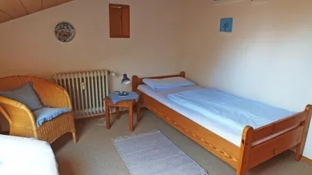 Well-kept attic apartment with mountain views, free WiFi, TV, Chiemgau map, ...