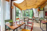 Logis la Bastide de Grignan Hotel & Restaurant "La Chênaie" Hotels in Grignan