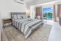 Newly Renovated apartment with swimming pool and ocean view #3