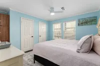 Great Back to School Dealsl!  4 minute walk to beach!