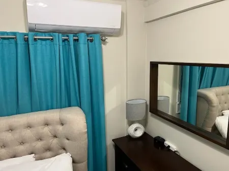 You won’t forget your time in this romantic Tiny House w/ pool. Gated & Keyless!