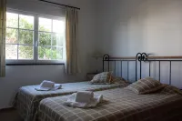 Apartment With Shared Pool, landscaped gardens, Wi-fi Hotels in Amoreira