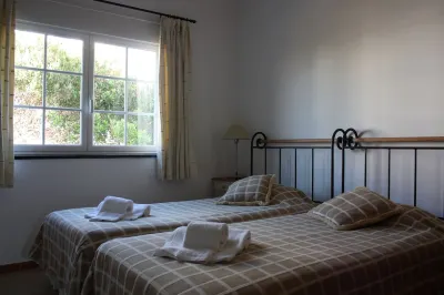 Apartment With Shared Pool, landscaped gardens, Wi-fi Các khách sạn gần Praia D'El Rey Golf Course