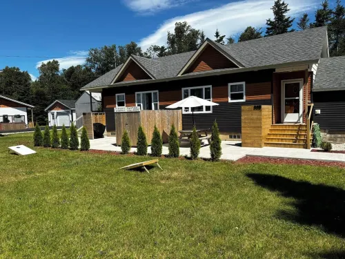 By the Beach - Unit BBeautiful Beachside Retreat Hotels in Deer Lake