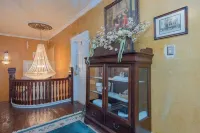 Room 1 at The Warwick Inn – Cozy Elegance in the Heart of Town