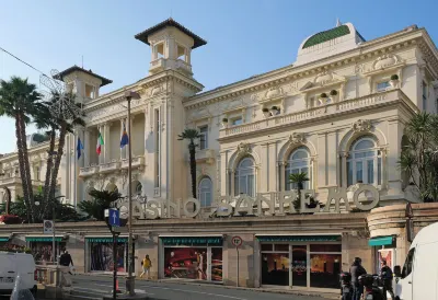 Hotel Esperia Hotels near Bresca Square