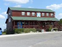 Top of the Hill RV Resort & Cabins فنادق في Kendall County