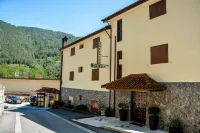 Adelaide Hotel Отели в г. Кампу-ду-Жереш