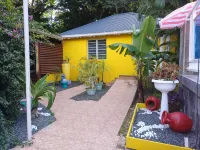 GÏTE SPACIEUX 2 pers.- LOC. VEHICLE-POOL-SPA-SEASIDE-BEACH EQUIPMENT Hotels in Deshaies