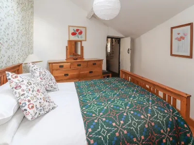 Dovetail Cottage Hotels near Berwyn Llangollen Railway Station