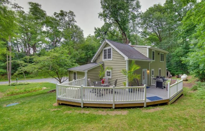 Charming Manheim Cottage w/ on-Site Animal Viewing