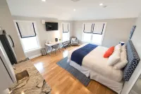 The East Island Reserve Hotel Hotels near RK Middletown Square