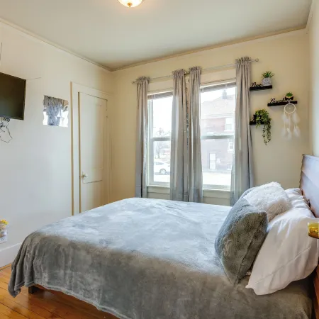 Pet-Friendly Detroit Apt: 6 Mi to Midtown