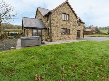 Ty Berllan Отели в г. Кадфарч