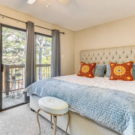 4 Mi to Greers Ferry Lake: Condo w/ Deck & Balcony