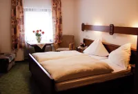 Gasthof Zum Schwarzen Roß Hotels in Zeitlofs