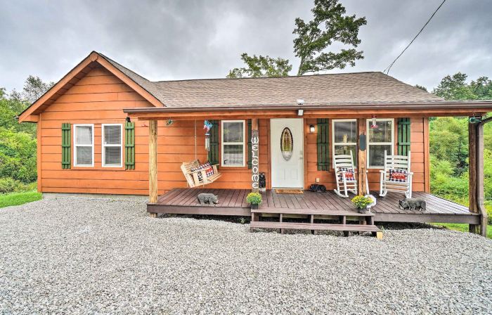 Charming Jamestown Cabin w/ Large Backyard!
