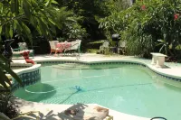 Heron Cay Lakeview Bed & Breakfast - Pools